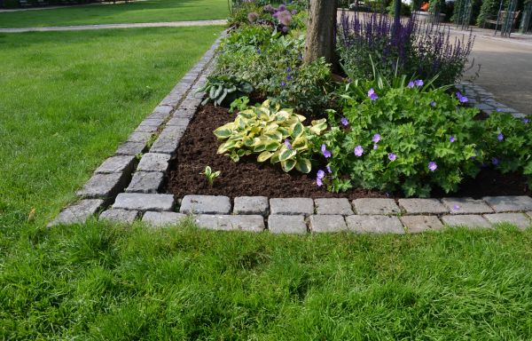 Flower Bed Mulching in Terre Haute